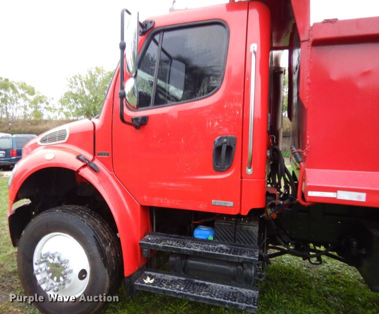 image for item JS9474 2006 Freightliner Business Class M2  dump truck