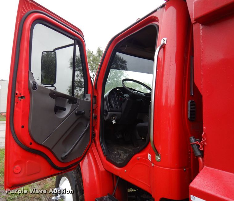 image for item JS9474 2006 Freightliner Business Class M2  dump truck