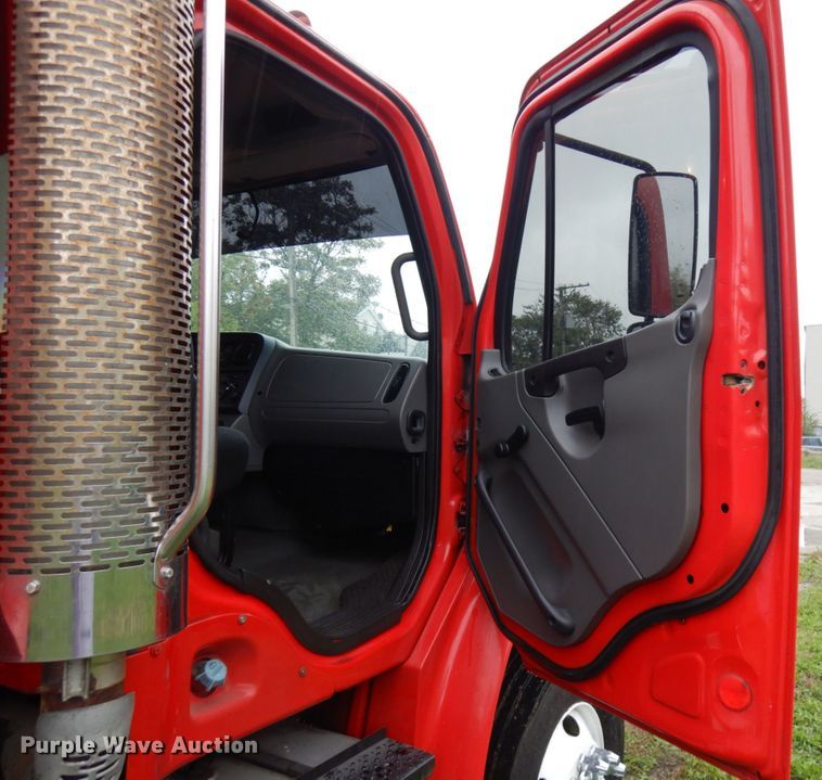 image for item JS9474 2006 Freightliner Business Class M2  dump truck