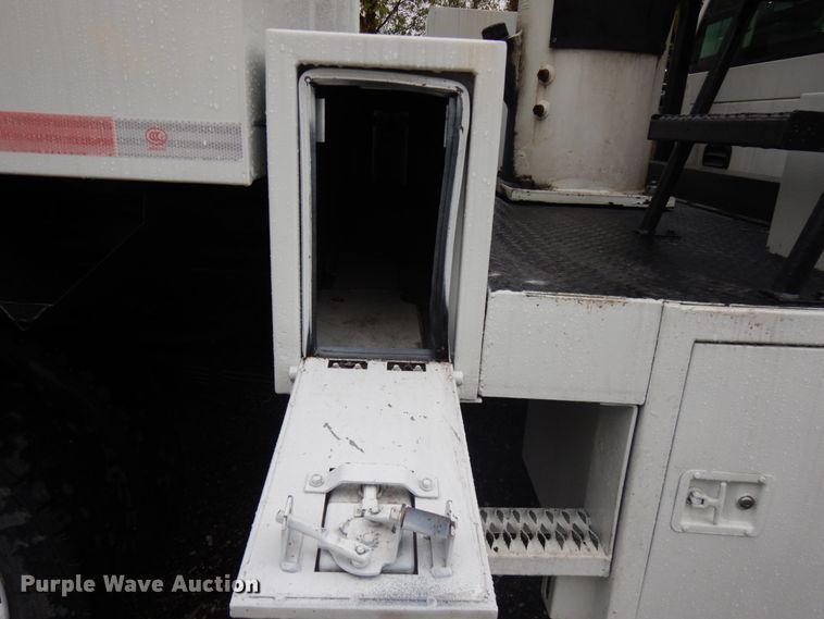 image for item JS9476 2011 Ford F550  forestry bucket truck