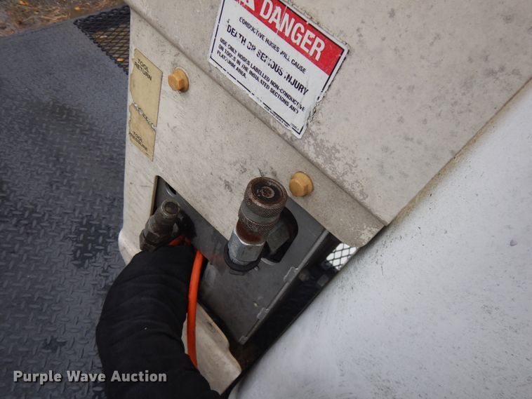 image for item JS9476 2011 Ford F550  forestry bucket truck