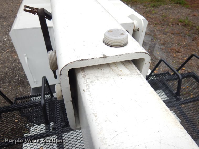 image for item JS9476 2011 Ford F550  forestry bucket truck