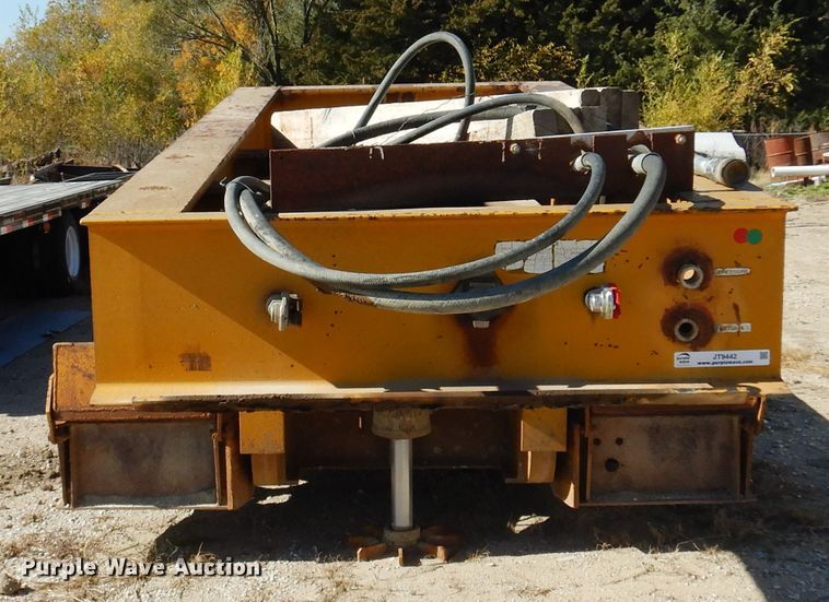 image for item JT9442 1990 Fontaine  lowboy equipment trailer