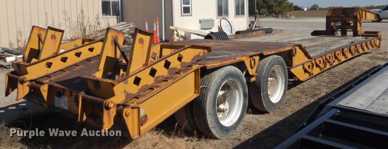 image for item JT9442 1990 Fontaine  lowboy equipment trailer