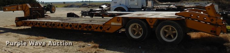 image for item JT9442 1990 Fontaine  lowboy equipment trailer