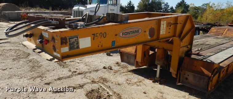 image for item JT9442 1990 Fontaine  lowboy equipment trailer