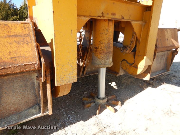 image for item JT9442 1990 Fontaine  lowboy equipment trailer