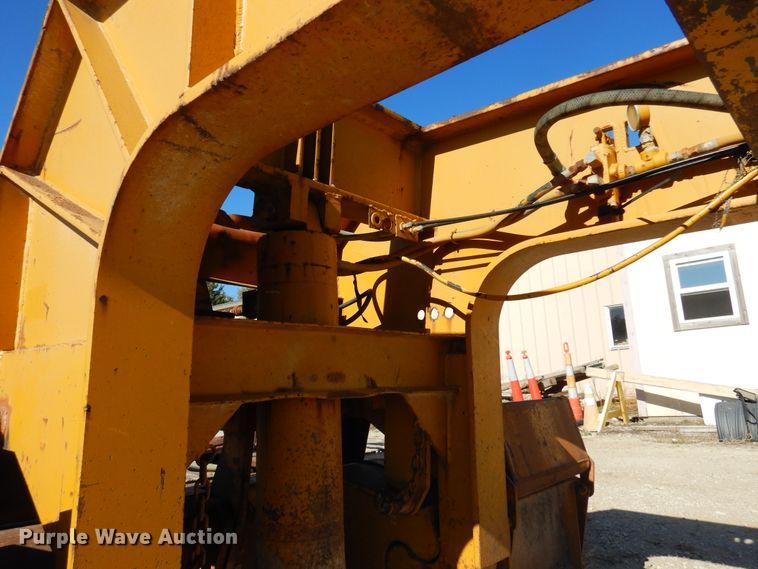 image for item JT9442 1990 Fontaine  lowboy equipment trailer