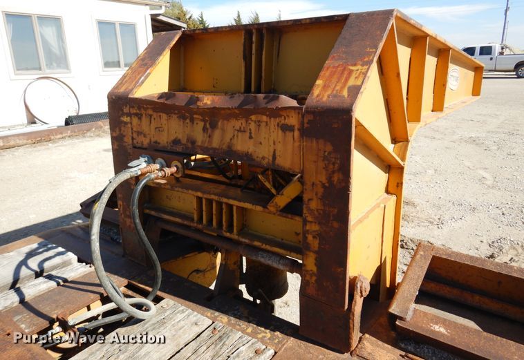 image for item JT9442 1990 Fontaine  lowboy equipment trailer