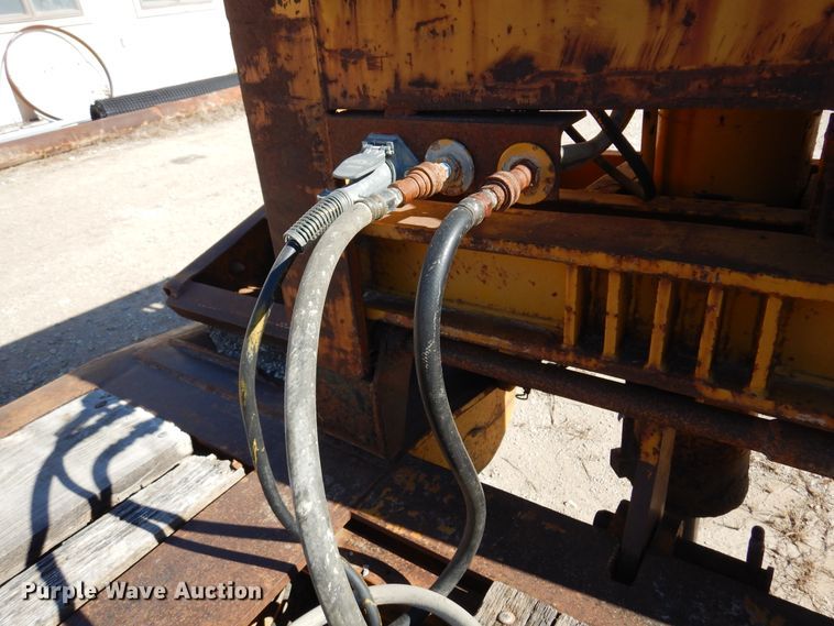 image for item JT9442 1990 Fontaine  lowboy equipment trailer