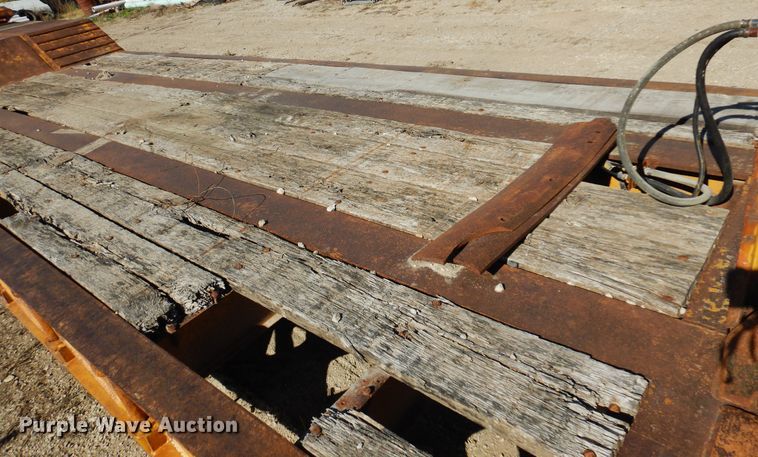 image for item JT9442 1990 Fontaine  lowboy equipment trailer