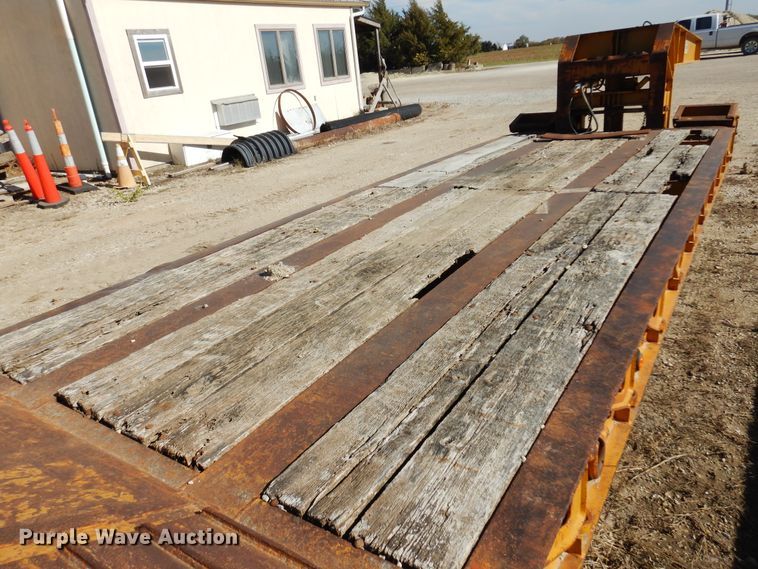 image for item JT9442 1990 Fontaine  lowboy equipment trailer