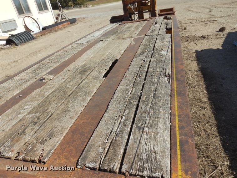 image for item JT9442 1990 Fontaine  lowboy equipment trailer
