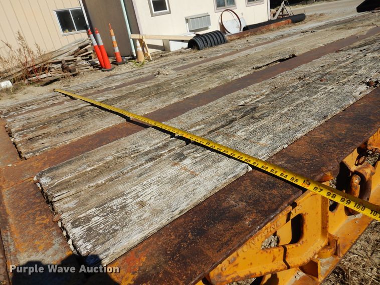 image for item JT9442 1990 Fontaine  lowboy equipment trailer