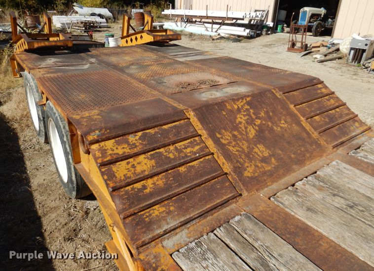 image for item JT9442 1990 Fontaine  lowboy equipment trailer
