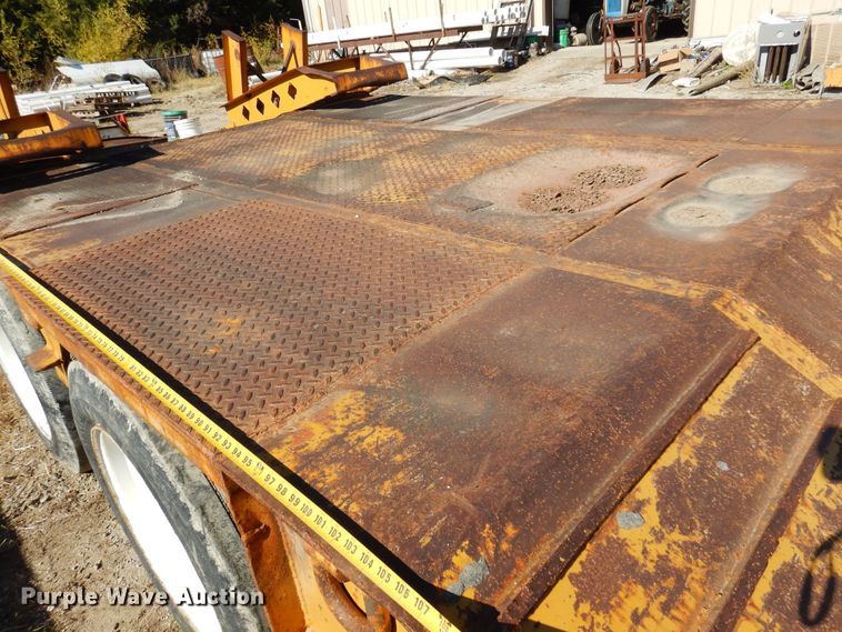 image for item JT9442 1990 Fontaine  lowboy equipment trailer