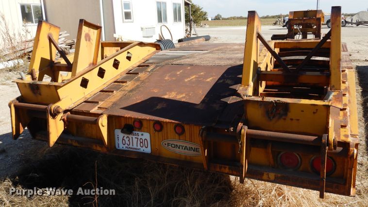image for item JT9442 1990 Fontaine  lowboy equipment trailer