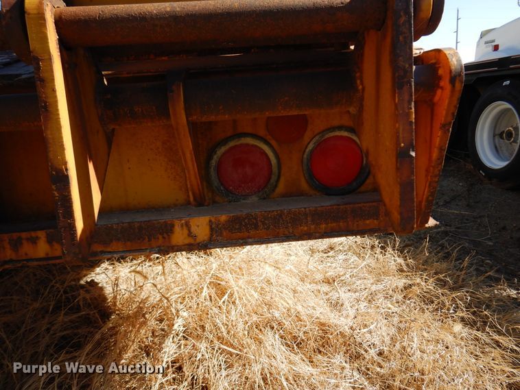 image for item JT9442 1990 Fontaine  lowboy equipment trailer