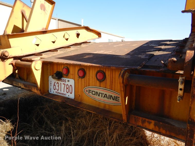 image for item JT9442 1990 Fontaine  lowboy equipment trailer
