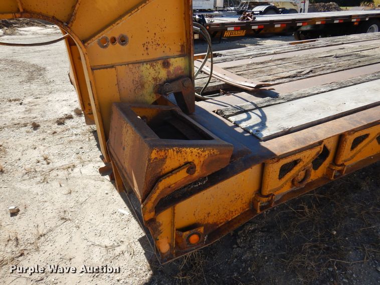 image for item JT9442 1990 Fontaine  lowboy equipment trailer