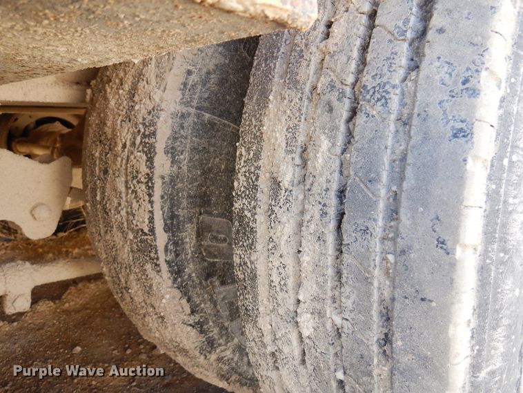 image for item JT9442 1990 Fontaine  lowboy equipment trailer