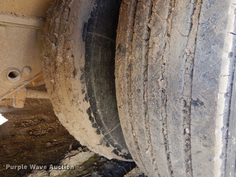 image for item JT9442 1990 Fontaine  lowboy equipment trailer