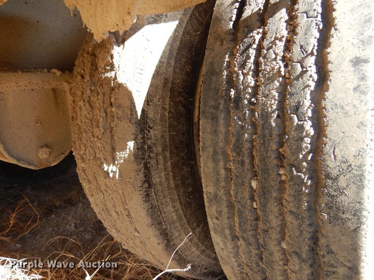 image for item JT9442 1990 Fontaine  lowboy equipment trailer