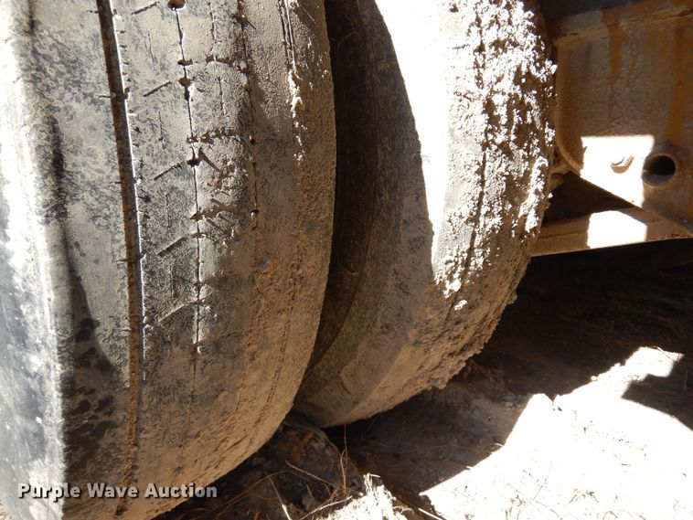 image for item JT9442 1990 Fontaine  lowboy equipment trailer