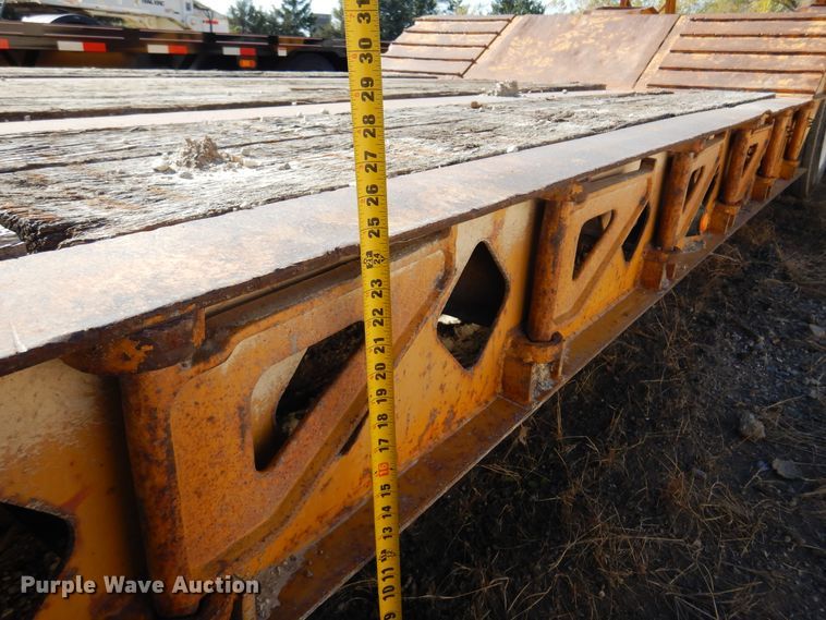 image for item JT9442 1990 Fontaine  lowboy equipment trailer