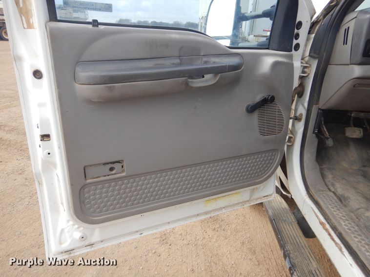 image for item KO9176 2000 Ford F450 Super Duty  utility / service truck