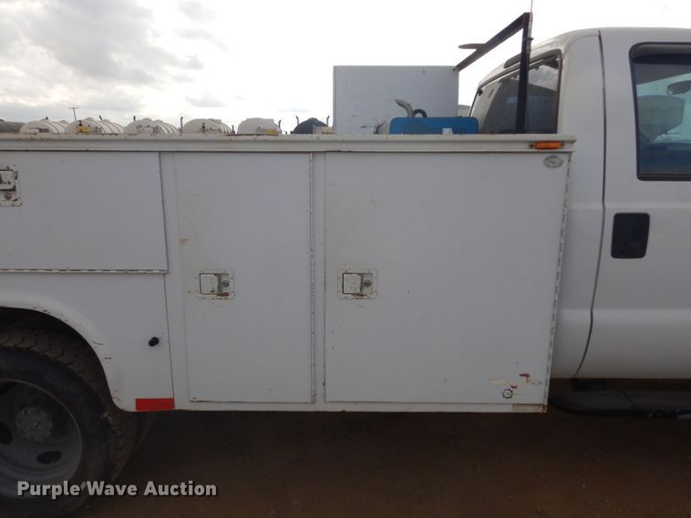 image for item KO9176 2000 Ford F450 Super Duty  utility / service truck