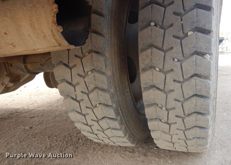 image for item KO9176 2000 Ford F450 Super Duty  utility / service truck