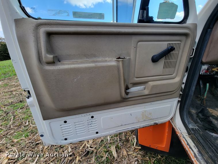 image for item KQ9101 1987 Ford 5700  digger derrick truck