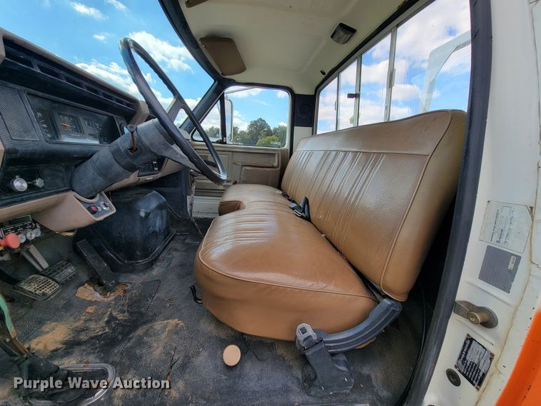 image for item KQ9101 1987 Ford 5700  digger derrick truck