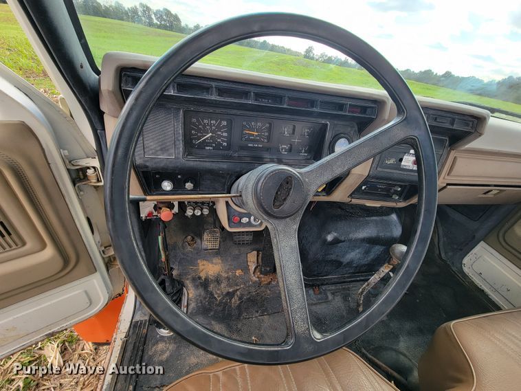 image for item KQ9101 1987 Ford 5700  digger derrick truck