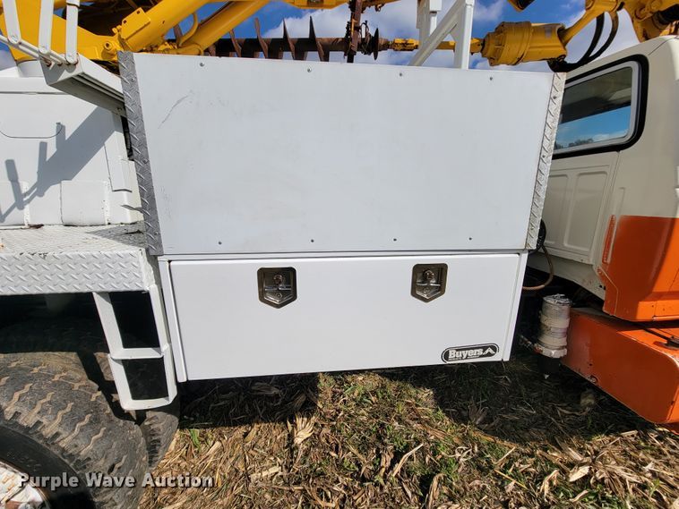 image for item KQ9101 1987 Ford 5700  digger derrick truck