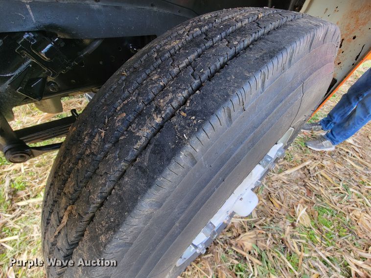 image for item KQ9101 1987 Ford 5700  digger derrick truck