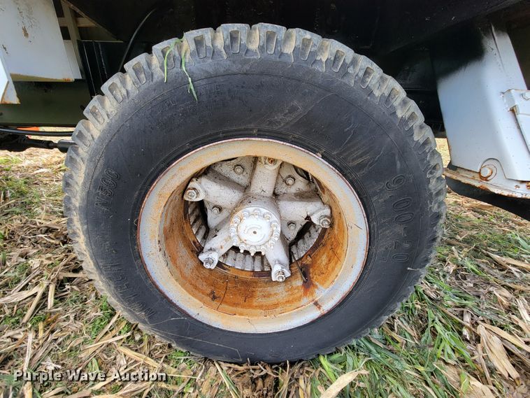 image for item KQ9101 1987 Ford 5700  digger derrick truck