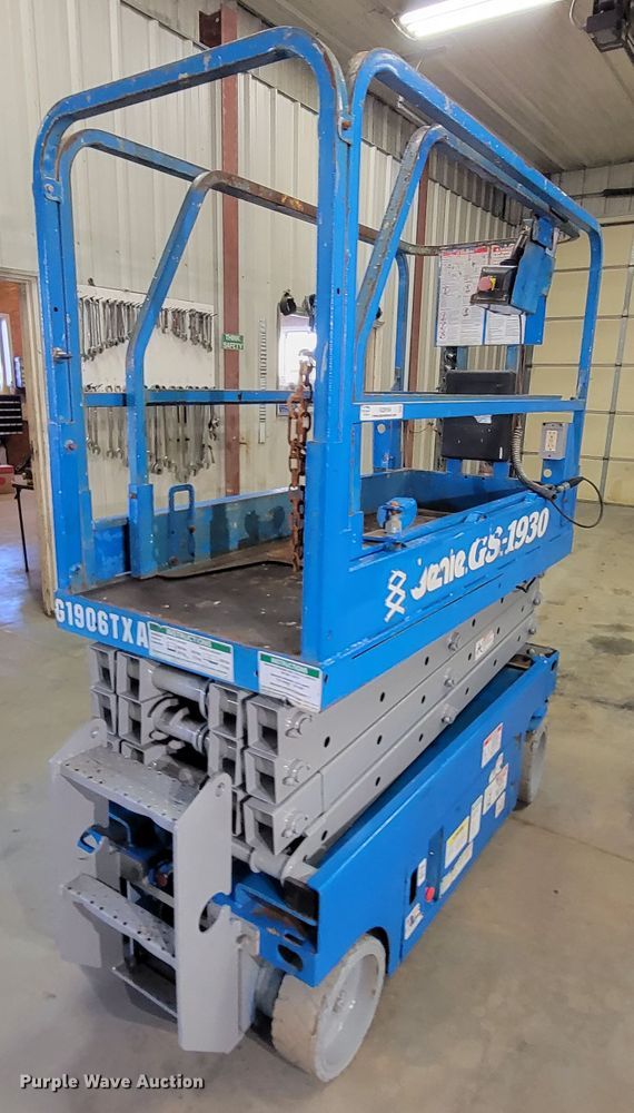 image for item KQ9104 Genie GS-1930  scissor lift