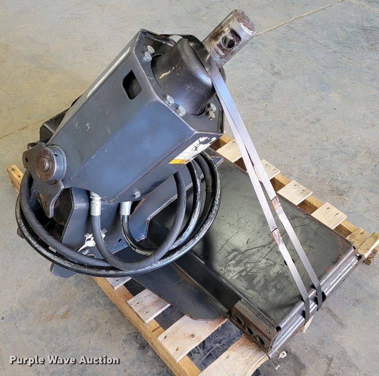 Bobcat 300 skid steer auger in Mayfield, KY Item KQ9105 sold Purple