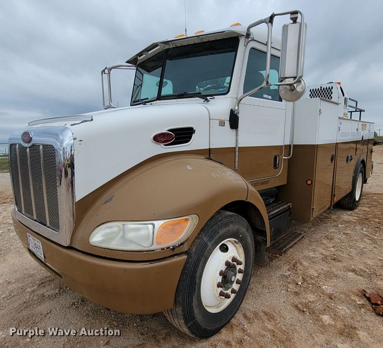 image for item KQ9112 2006 Peterbilt 335  utility / service truck