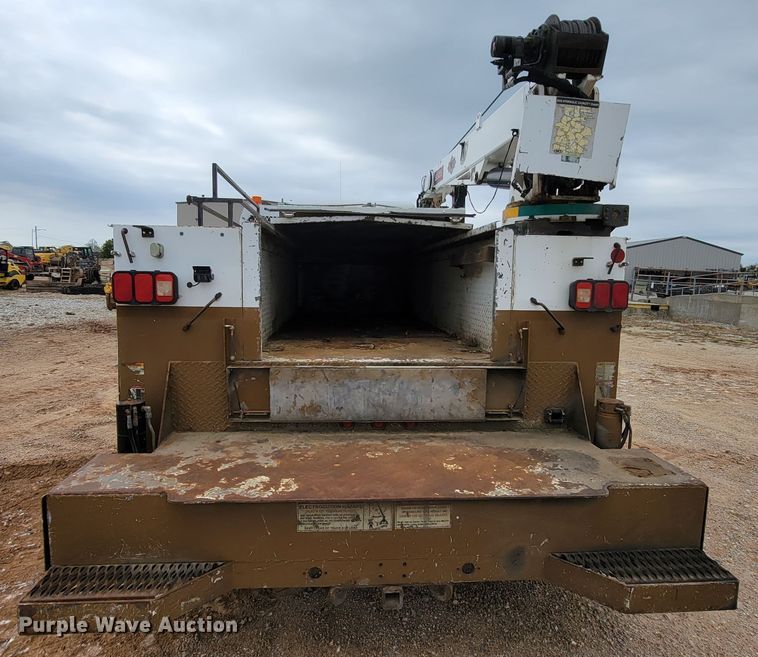 image for item KQ9112 2006 Peterbilt 335  utility / service truck