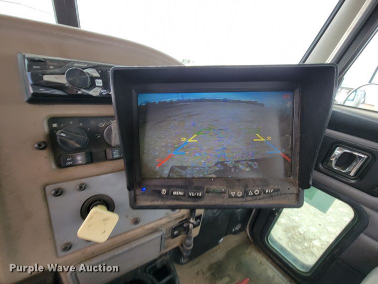 image for item KQ9112 2006 Peterbilt 335  utility / service truck