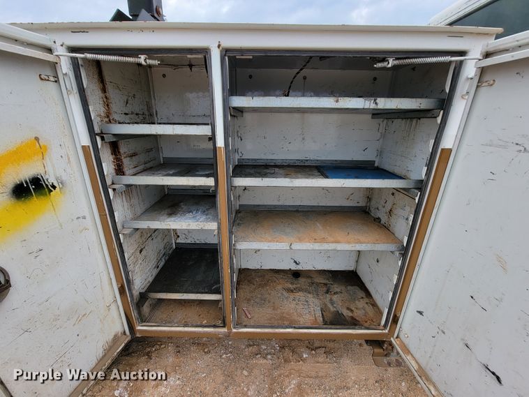 image for item KQ9112 2006 Peterbilt 335  utility / service truck