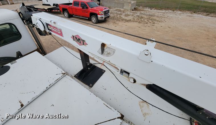 image for item KQ9112 2006 Peterbilt 335  utility / service truck