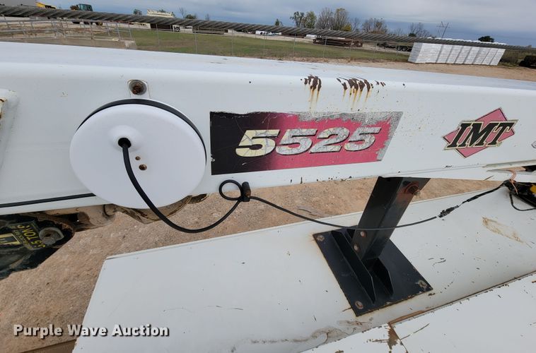 image for item KQ9112 2006 Peterbilt 335  utility / service truck