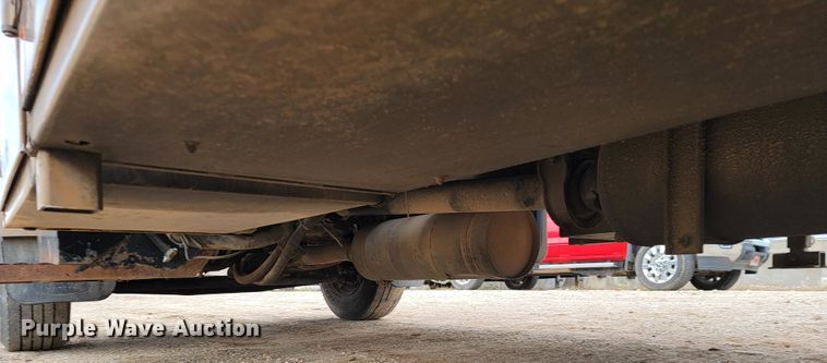 image for item KQ9112 2006 Peterbilt 335  utility / service truck