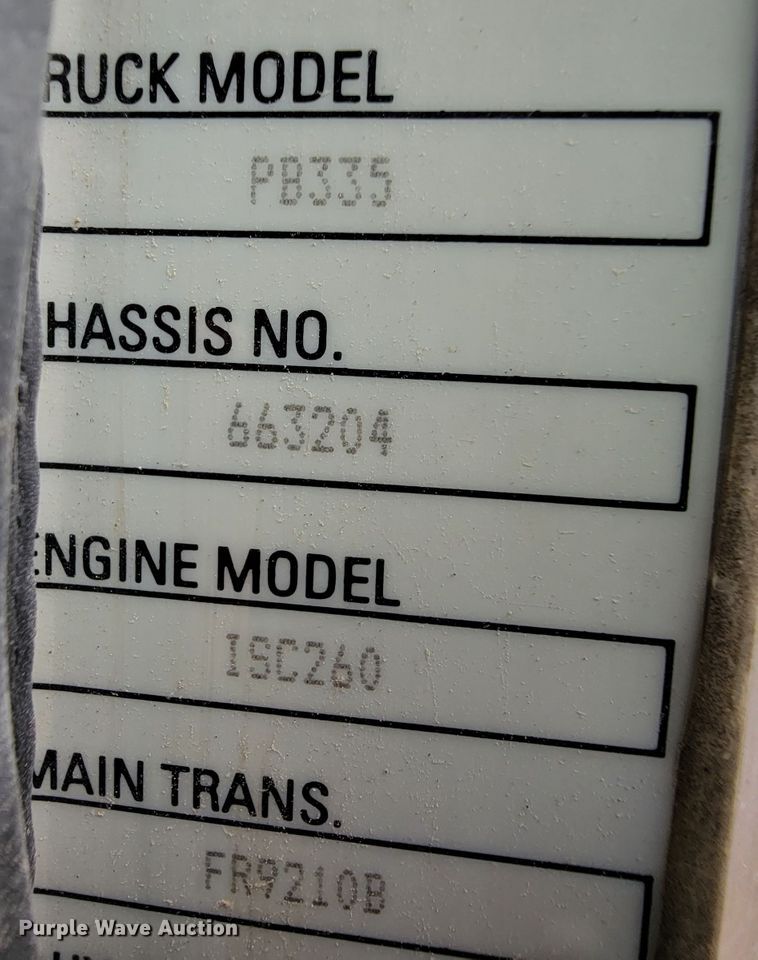 image for item KQ9112 2006 Peterbilt 335  utility / service truck