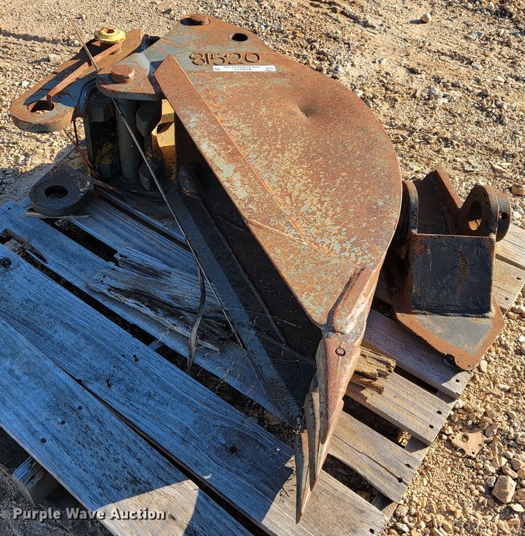 image for item KQ9113 John Deere  12"W backhoe bucket