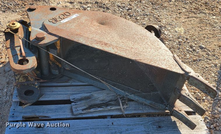 image for item KQ9113 John Deere  12"W backhoe bucket